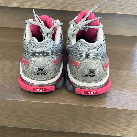 Aetrex Women’s RX Runner Athletic Shoes Wide Width in Grey/Cranberry - Picture 2 of 6